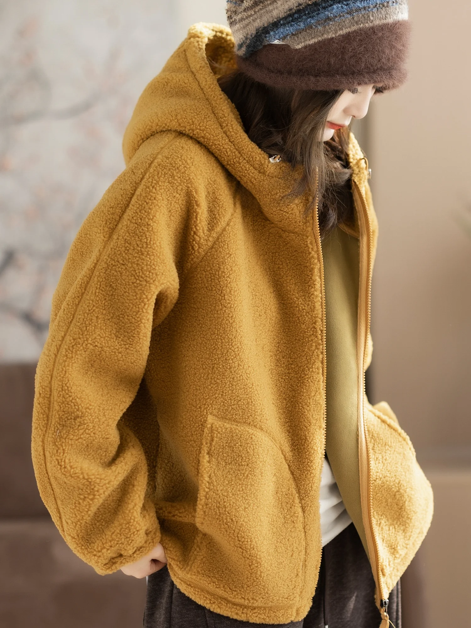 Зимняя утепленная флисовая куртка с капюшоном, простая, ветрозащитная, свободная, универсальная верхняя одежда, повседневная женская куртка
Зимняя утепленная флисовая куртка с капюшоном, простая, ветрозащитная, свободная, универсальная верхняя одежда, повседневная женская куртка