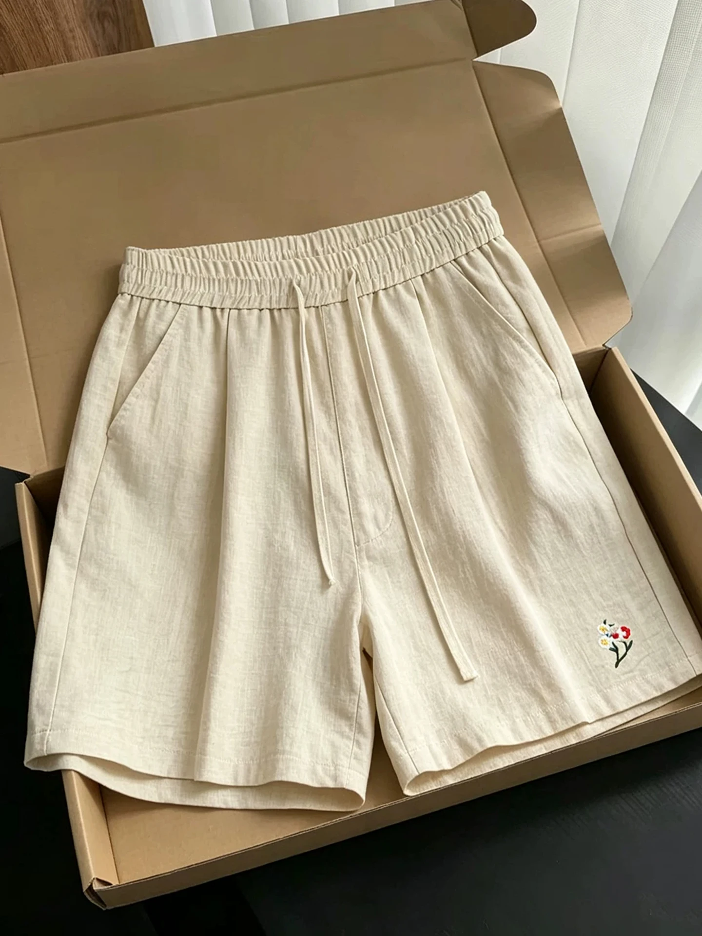 New Chinese Style Embroidered Ice Silk Shorts Men's Summer Thin Breathable Quick Dry Casual Five-Quarter Length Loose Fit
New Chinese Style Embroidered Ice Silk Shorts Men's Summer Thin Breathable Quick Dry Casual Five-Quarter Length Loose Fit