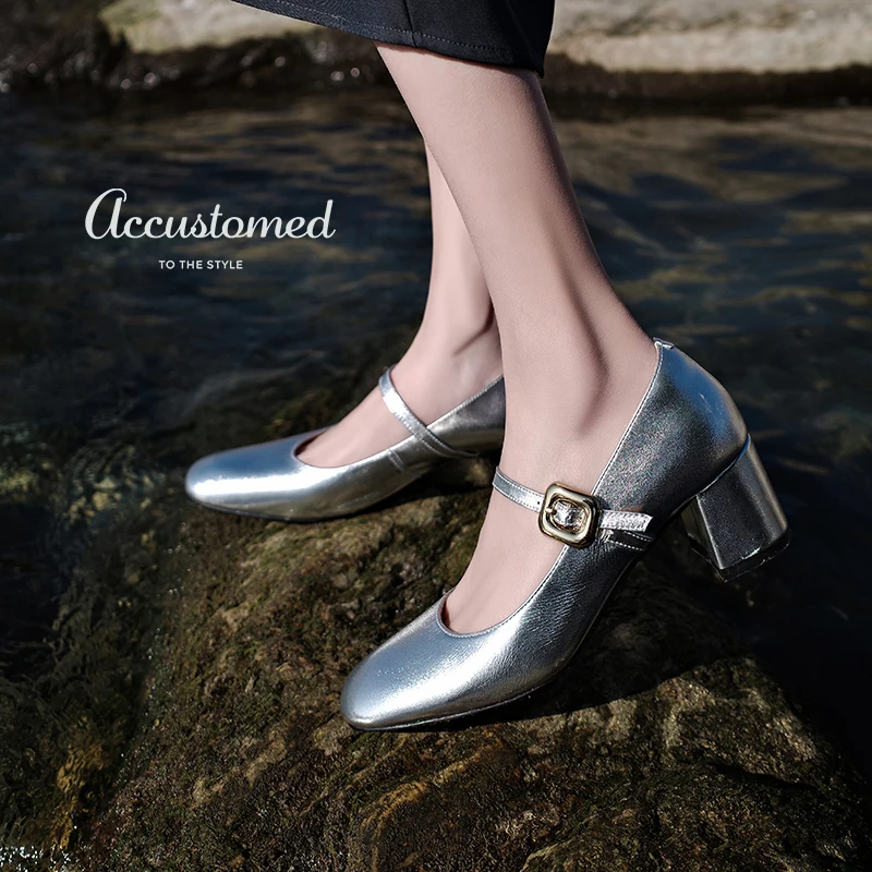 Женские туфли-лодочки, элегантные туфли с пряжкой во французском стиле, серебристые туфли-лодочки, простая обувь на каблуке, женские туфли из овечьей кожи в стиле ретро, Мэри Джейн
Женские туфли-лодочки, элегантные туфли с пряжкой во французском стиле, серебристые туфли-лодочки, простая обувь на каблуке, женские туфли из овечьей кожи в стиле ретро, Мэри Джейн