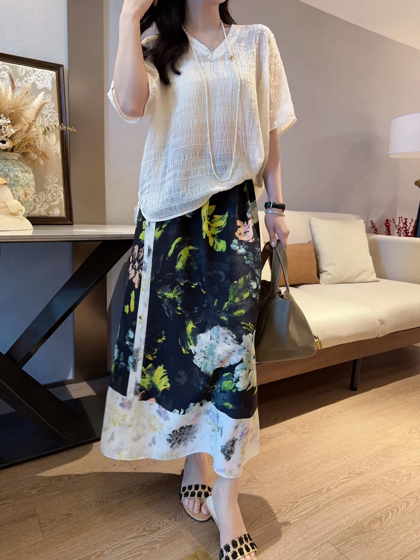 Romantic Monet Oil Painting Print Silk Half Skirt Elastic Waist Double Gauze Summer Women's Fashion Breathable Skin-friendly
Romantic Monet Oil Painting Print Silk Half Skirt Elastic Waist Double Gauze Summer Women's Fashion Breathable Skin-friendly