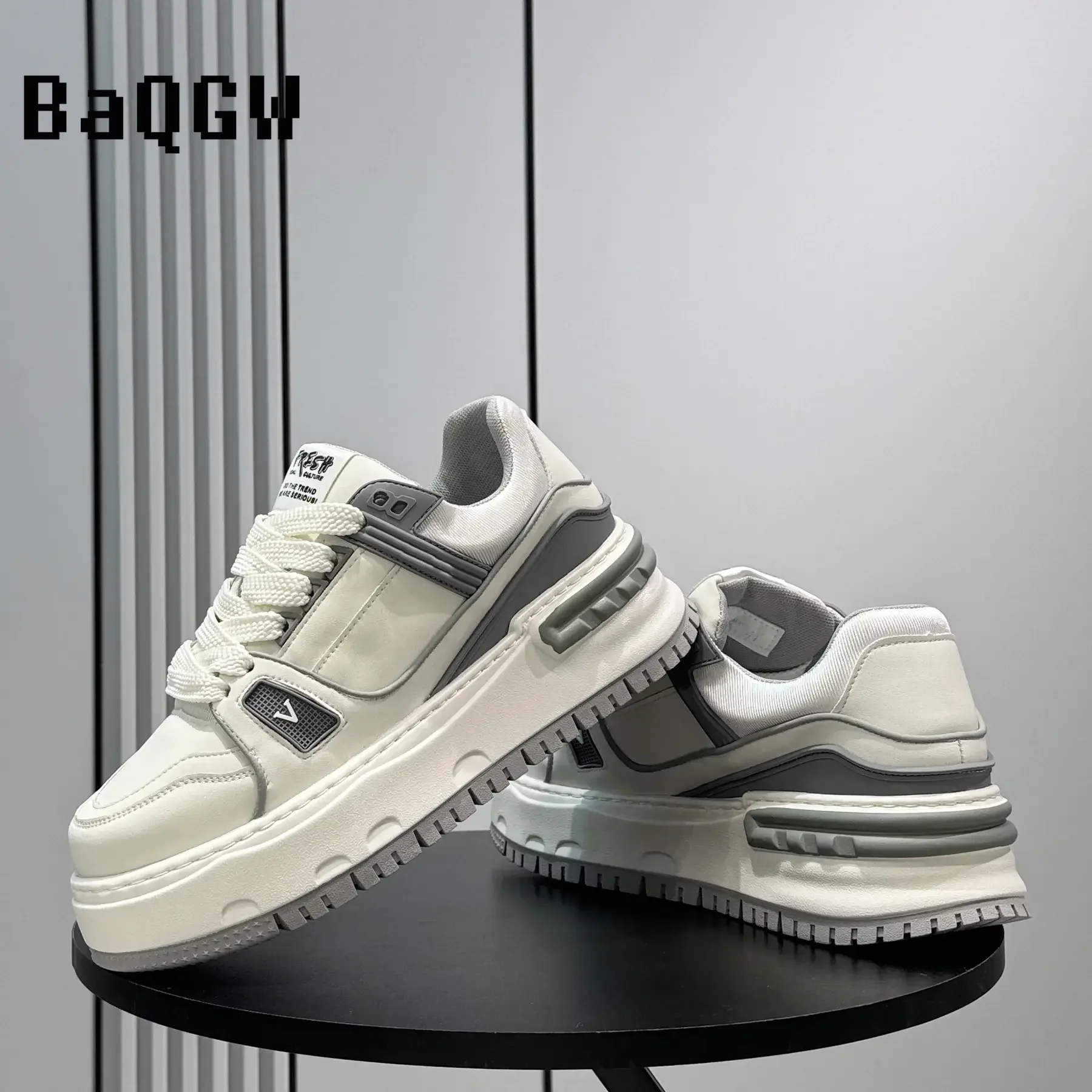 Стильные кроссовки на платформе с цветовыми блоками (белый и серый), на шнуровке, для повседневной носки, весна 2026, для мужчин и женщин
Стильные кроссовки на платформе с цветовыми блоками (белый и серый), на шнуровке, для повседневной носки, весна 2026, для мужчин и женщин