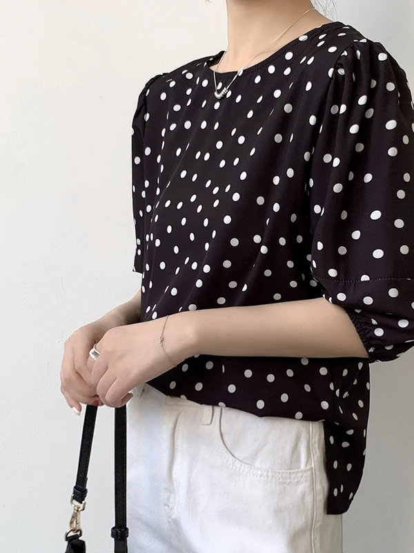 Summer Women's Polka Dot Shirt Korean Fashion Five-Quarter Sleeve Loose Fit Polyester Fiber Bubble Sleeve Lace Top
Summer Women's Polka Dot Shirt Korean Fashion Five-Quarter Sleeve Loose Fit Polyester Fiber Bubble Sleeve Lace Top