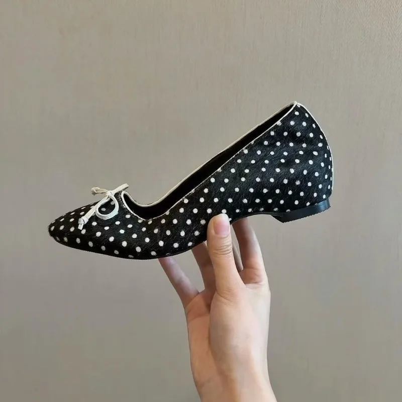 Luxury Designer Shoes for Women Vintage Polka Dot Pointed Toe Tiny Bow Low Heel Pumps Elegant Slip on Ladies Casual Dress Shoes
Luxury Designer Shoes for Women Vintage Polka Dot Pointed Toe Tiny Bow Low Heel Pumps Elegant Slip on Ladies Casual Dress Shoes