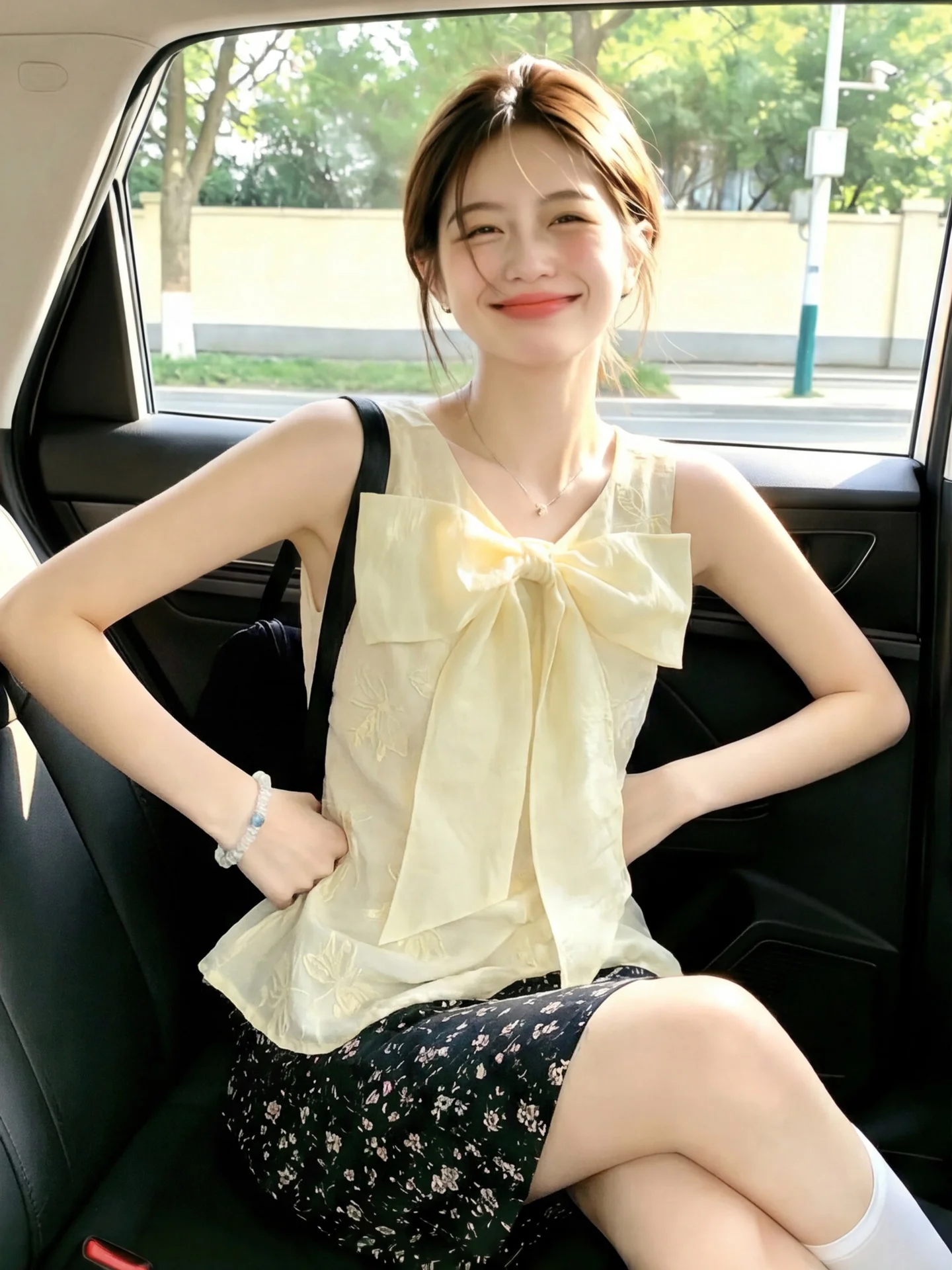Summer New Design Thin round Neck Sleeveless Vest Women's Fashion Peach Knot Top Sweet Style Fitting Knot Shirt
Summer New Design Thin round Neck Sleeveless Vest Women's Fashion Peach Knot Top Sweet Style Fitting Knot Shirt