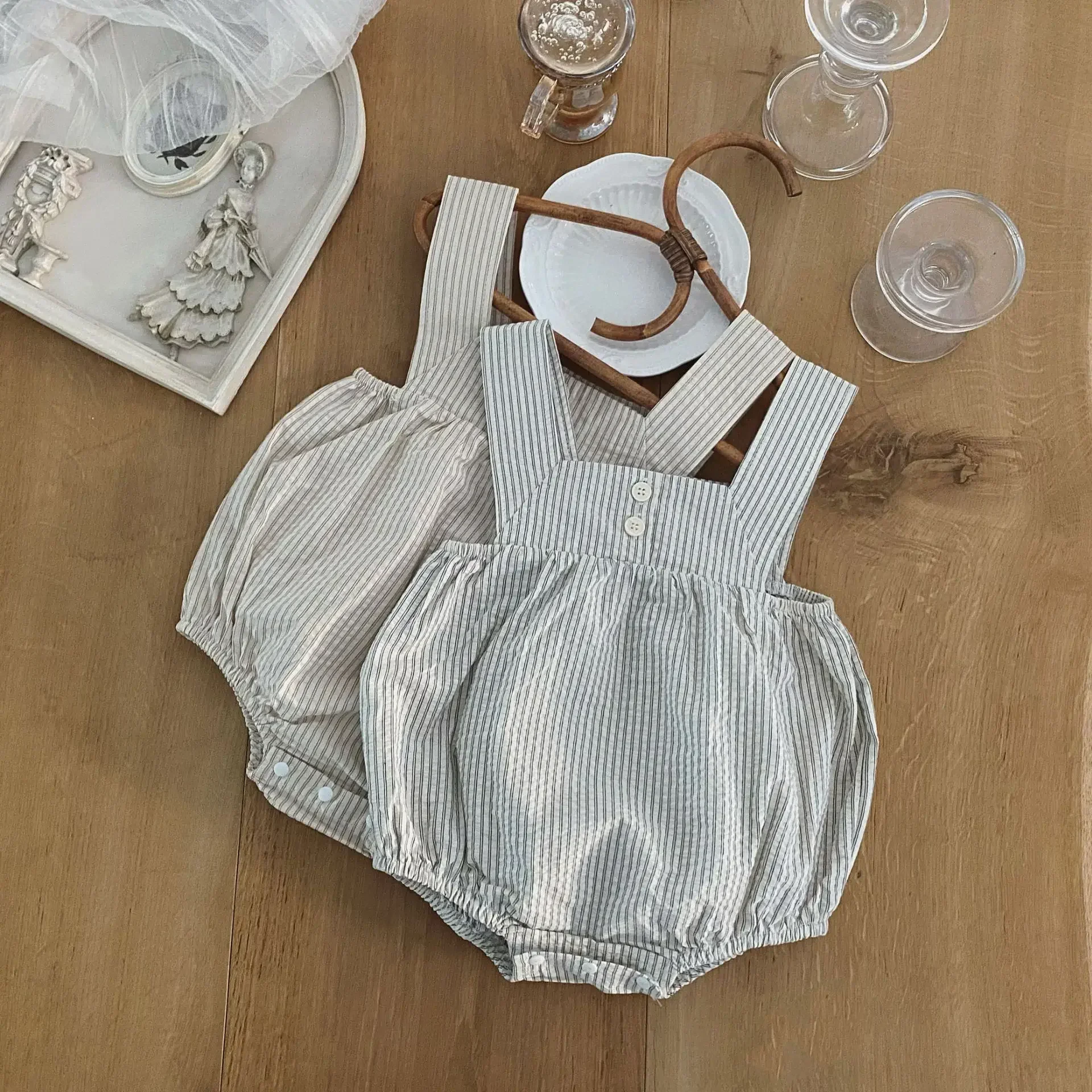 Korean-Japanese Retro Stripe Bodysuits for Infant Boys Girls: Kids Baby Thin Summer Jumpsuit with Back Straps and Snap Closures
Korean-Japanese Retro Stripe Bodysuits for Infant Boys Girls: Kids Baby Thin Summer Jumpsuit with Back Straps and Snap Closures