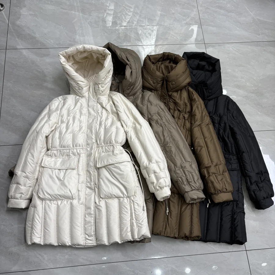 Winter Hooded White Duck Down Jacket Fashion Pressed Rubber Medium Long Women's Down Parka Warm Coat Padded Puffer Jacket
Winter Hooded White Duck Down Jacket Fashion Pressed Rubber Medium Long Women's Down Parka Warm Coat Padded Puffer Jacket