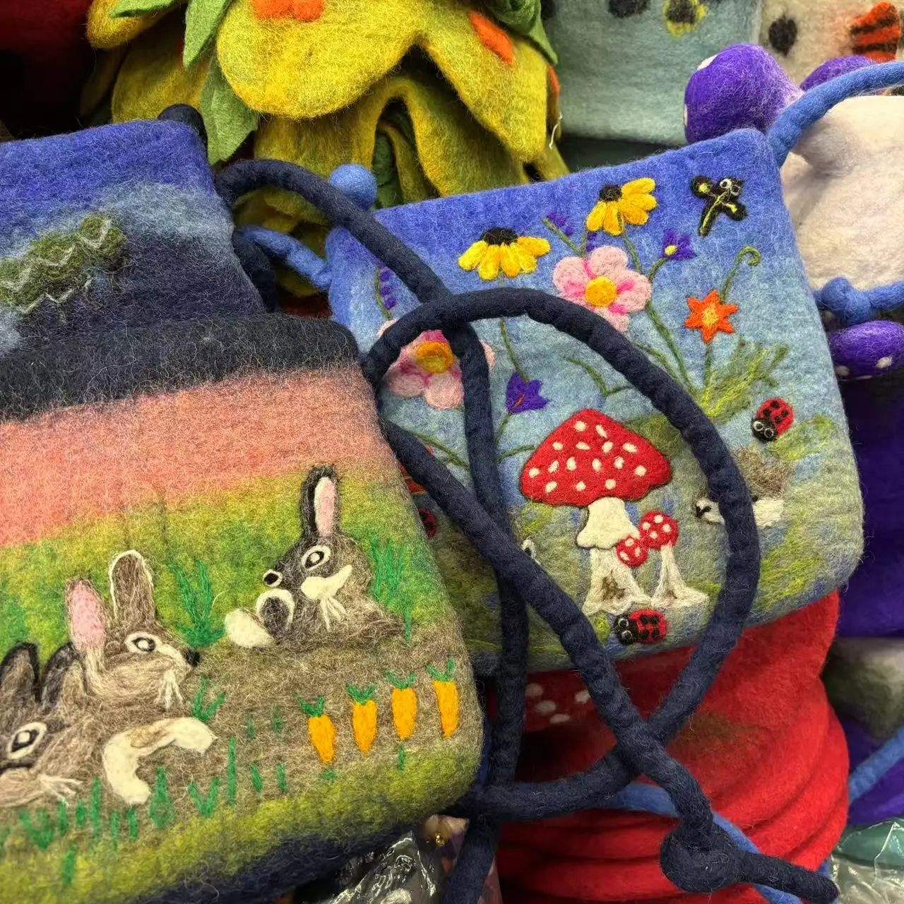 Handmade Wool Felt Cute Eclectic Embroidered Crossbody Bag Shoulder Bag Creative Gift Coin Purse Festive Supplies
Handmade Wool Felt Cute Eclectic Embroidered Crossbody Bag Shoulder Bag Creative Gift Coin Purse Festive Supplies