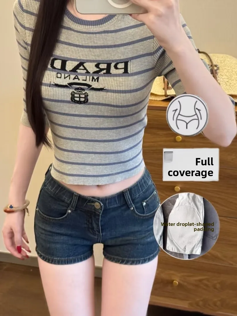 Retro Washed High Waist Denim Shorts Women Summer 2026 New Spicy Girl Slimming Butt Short A-Line Hot Pants Casual Style
Retro Washed High Waist Denim Shorts Women Summer 2026 New Spicy Girl Slimming Butt Short A-Line Hot Pants Casual Style