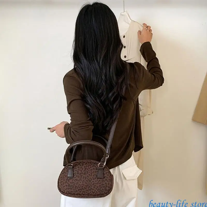 Stylish Leopard Print Top Handle Bag for Women Retro Designs Shoulder Bags 517D
Stylish Leopard Print Top Handle Bag for Women Retro Designs Shoulder Bags 517D