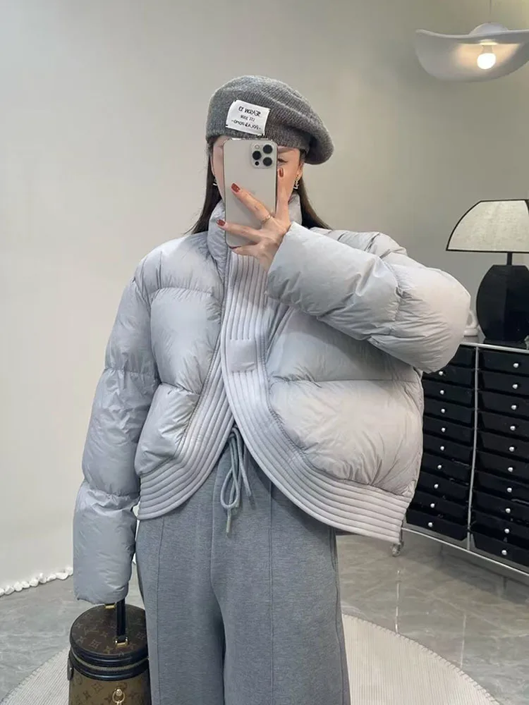 2023 New Winter Designer down jacket Women Warm Black Elegant 90% white duck down coat Short outwear Loose Lady fashion
2023 New Winter Designer down jacket Women Warm Black Elegant 90% white duck down coat Short outwear Loose Lady fashion