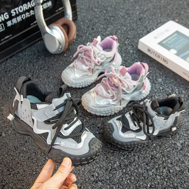 2026 Spring Summer New Girls' Running Fashion Shoes Wear Resistant Tires Sole Boys' Training Shoes Handsome Thick Sports Shoes
2026 Spring Summer New Girls' Running Fashion Shoes Wear Resistant Tires Sole Boys' Training Shoes Handsome Thick Sports Shoes