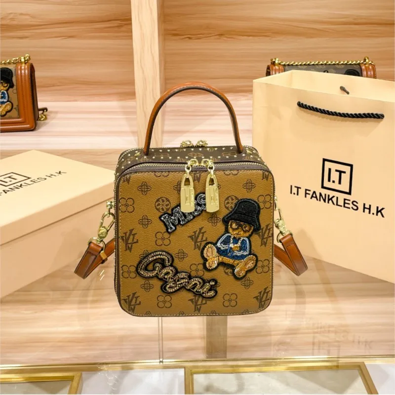 Light luxury brand women's handbag 2025 new single shoulder high-end designer heavy-duty embroidery small square bag crossbody
Light luxury brand women's handbag 2025 new single shoulder high-end designer heavy-duty embroidery small square bag crossbody