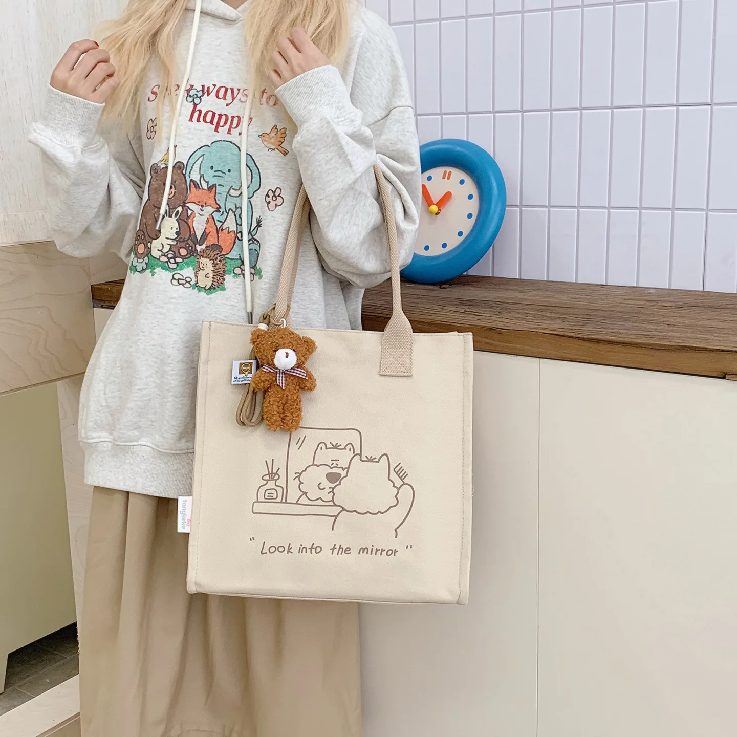 2025 Новая холщовая большая сумка в корейском стиле для женщин — большая вместительная сумка с принтом и расческой
2025 Новая холщовая большая сумка в корейском стиле для женщин — большая вместительная сумка с принтом и расческой