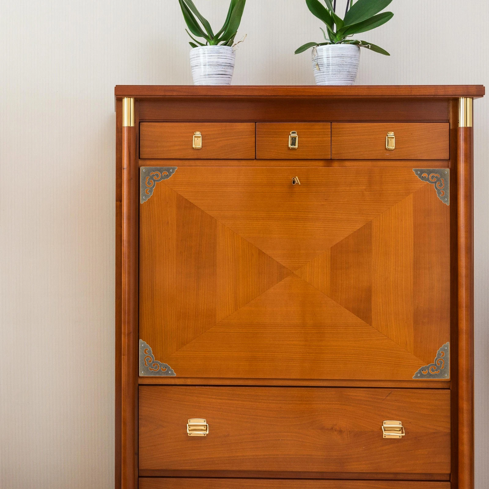 8Pcs Five Hardware Vintage Zinc Alloy Furniture Corner Guards Hollow Pattern Decorative Metal Edge Protectors Jewelry Box
8Pcs Five Hardware Vintage Zinc Alloy Furniture Corner Guards Hollow Pattern Decorative Metal Edge Protectors Jewelry Box