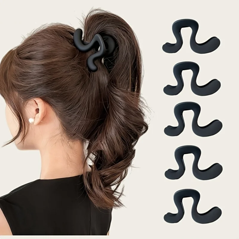 Набор из 6 глянцевых черных геометрических заколок для волос, простые, но элегантные, они помогут вам создать более структурированный хвост, делая его более объемным, а матовый черный цвет лучше сочетается, идеально подходит для ежедневных поездок на рабо
Набор из 6 глянцевых черных геометрических заколок для волос, простые, но элегантные, они помогут вам создать более структурированный хвост, делая его более объемным, а матовый черный цвет лучше сочетается, идеально подходит для ежедневных поездок на рабо