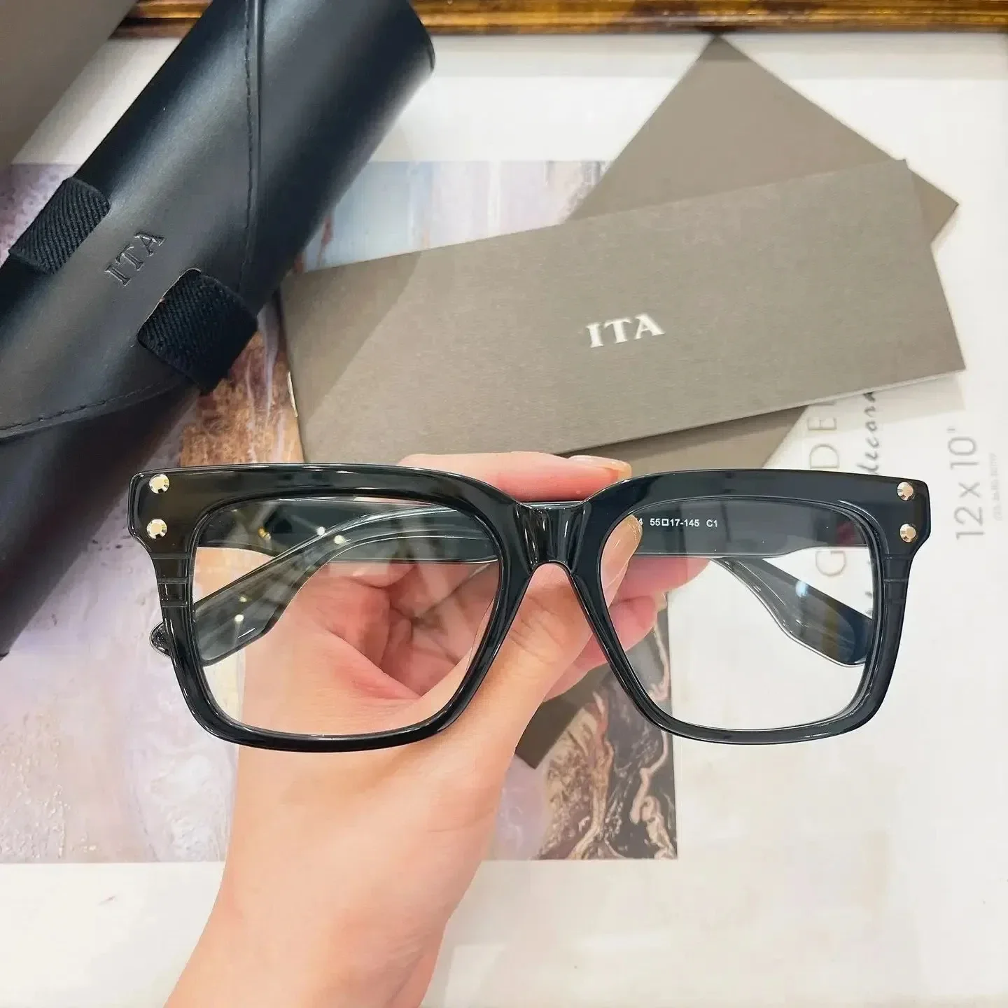 Original ADITA DTS454 Business Classic Casual Men Sunglasses Black Acetate Frame UV400 Transparent Lenses Women Couple Eyewear
Original ADITA DTS454 Business Classic Casual Men Sunglasses Black Acetate Frame UV400 Transparent Lenses Women Couple Eyewear