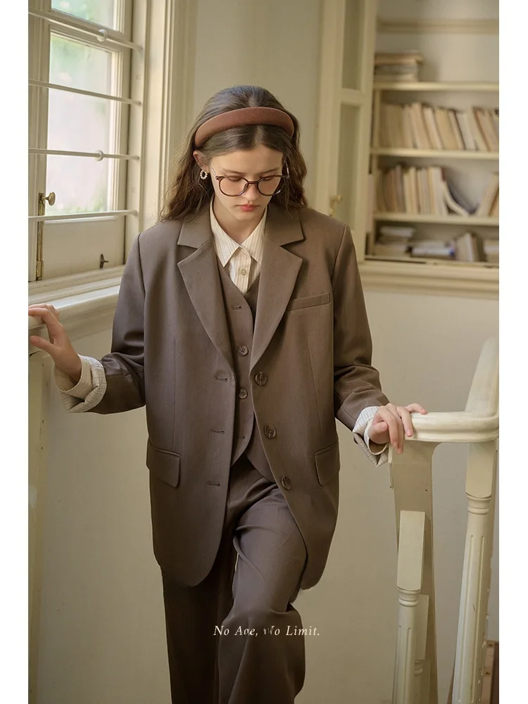 SimpleRetro Notting Hill Casual Commute Women's Suit Set Retro Workwear Fashionable Outerwear Innerwear for Business
SimpleRetro Notting Hill Casual Commute Women's Suit Set Retro Workwear Fashionable Outerwear Innerwear for Business