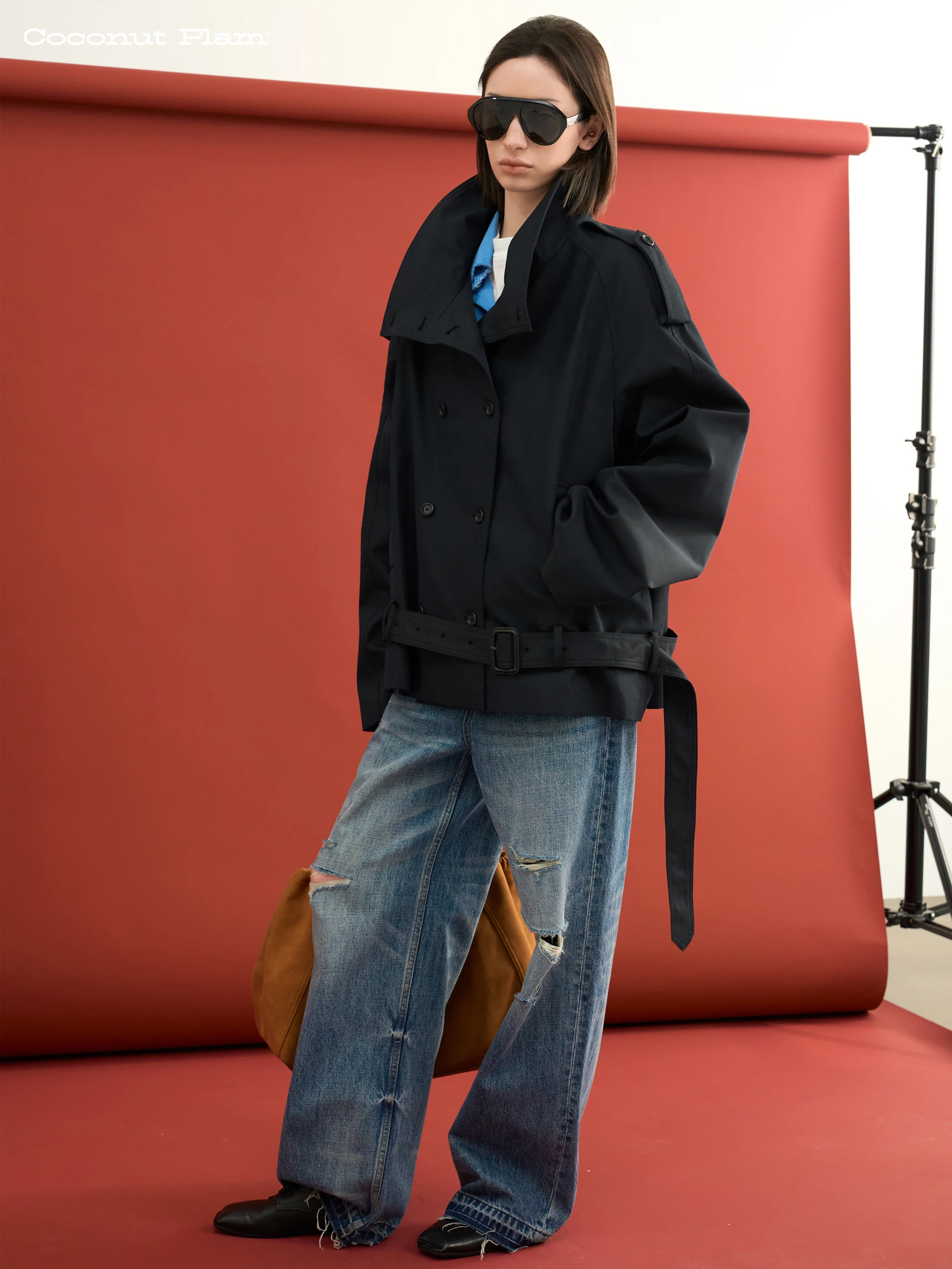 NUTPLAM Short Belted Wide Shoulder Stand Collar Coat Black Double Breasted Button Cotton Nylon Women's Spring Autumn Jacket
NUTPLAM Short Belted Wide Shoulder Stand Collar Coat Black Double Breasted Button Cotton Nylon Women's Spring Autumn Jacket