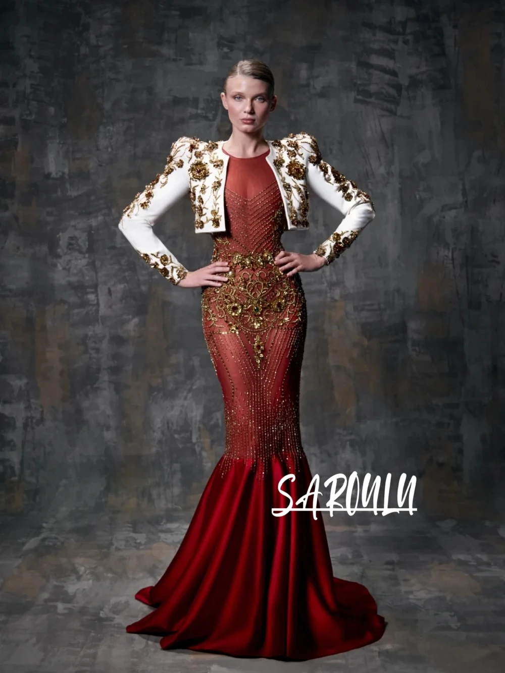 Charming Red Mermaid Evening Dress With Matching White Jacket Gold Embroidered Beaded Prom Gown Fashionable Dubai Party Wear
Charming Red Mermaid Evening Dress With Matching White Jacket Gold Embroidered Beaded Prom Gown Fashionable Dubai Party Wear