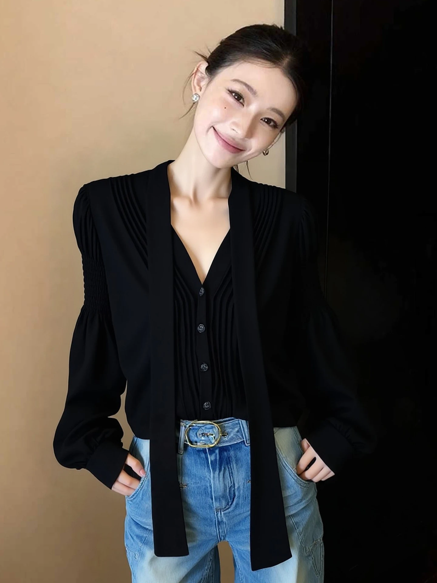 Elegant Black Long Sleeve Shirt Women's Fashionable Trendy Belted Spring Season Versatile Top Age-Defying Stylish Casual Shirt
Elegant Black Long Sleeve Shirt Women's Fashionable Trendy Belted Spring Season Versatile Top Age-Defying Stylish Casual Shirt