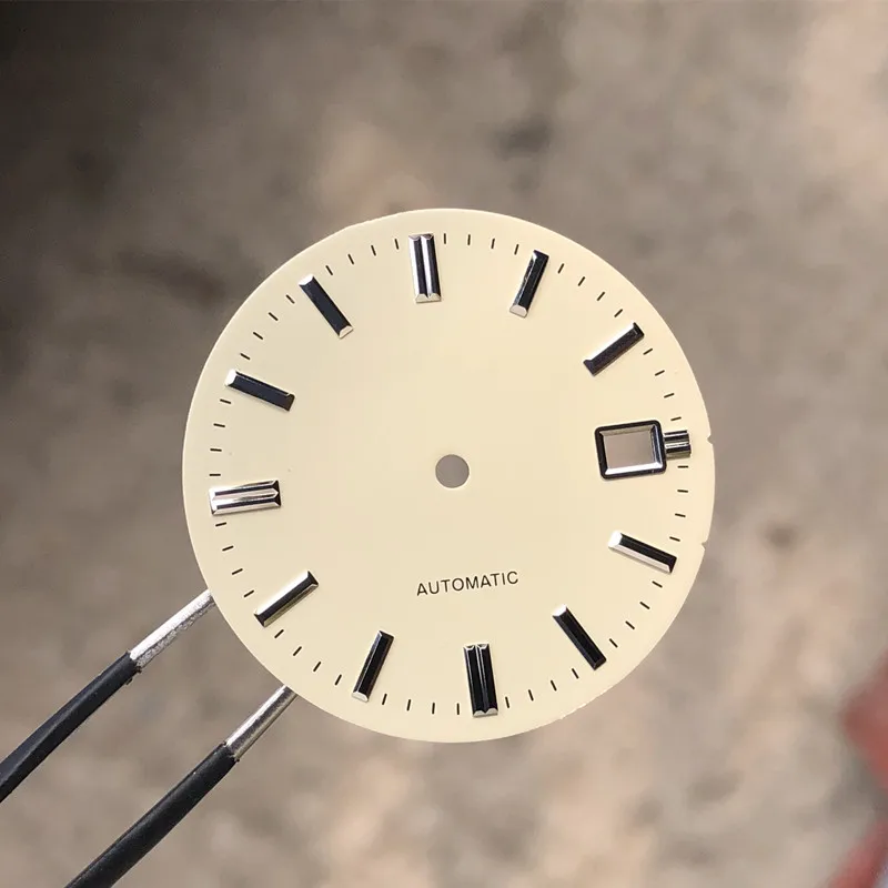 Z5 Watch accessories NH35 dial 31mm GS single calendar suitable for Japanese automatic movement NH36/35
Z5 Watch accessories NH35 dial 31mm GS single calendar suitable for Japanese automatic movement NH36/35