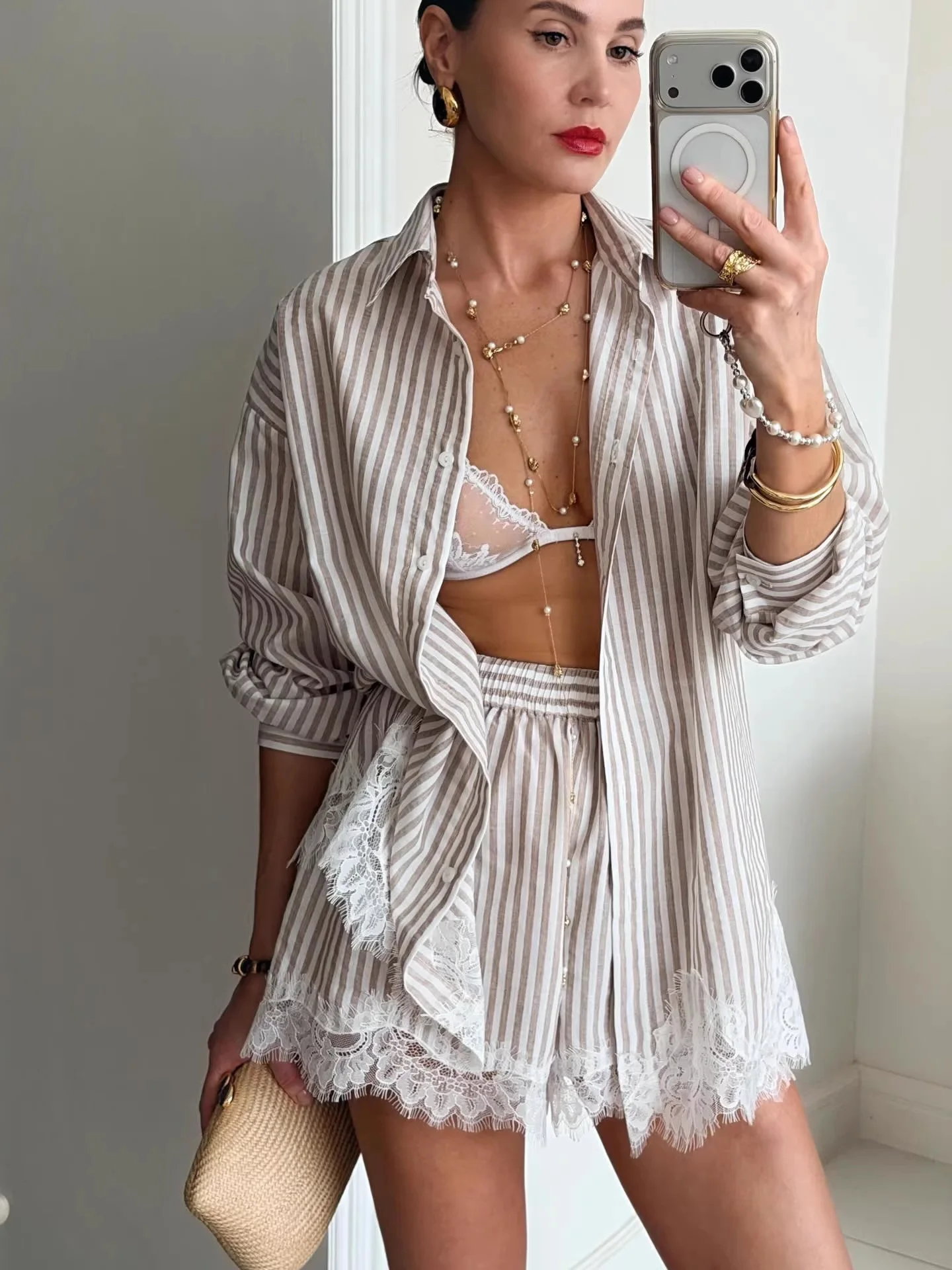Long Sleeve Lace Patchwork Casual Shirt Wide Leg Short Pants Ensemble for Women Summer New Style Loose Striped Fashionable
Long Sleeve Lace Patchwork Casual Shirt Wide Leg Short Pants Ensemble for Women Summer New Style Loose Striped Fashionable