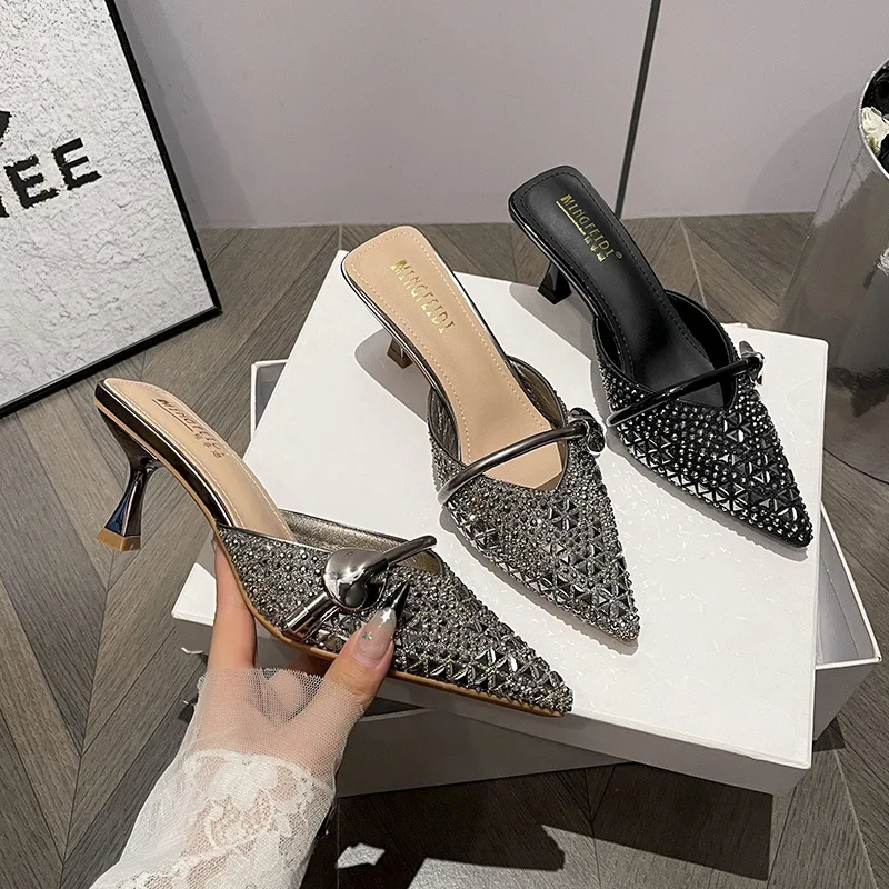 Women Slippers Luxury Rhinestone Design High Heel Slipper Temperament Pointed Baotou Half Slippers One Word Buckle Cool Slippers
Women Slippers Luxury Rhinestone Design High Heel Slipper Temperament Pointed Baotou Half Slippers One Word Buckle Cool Slippers