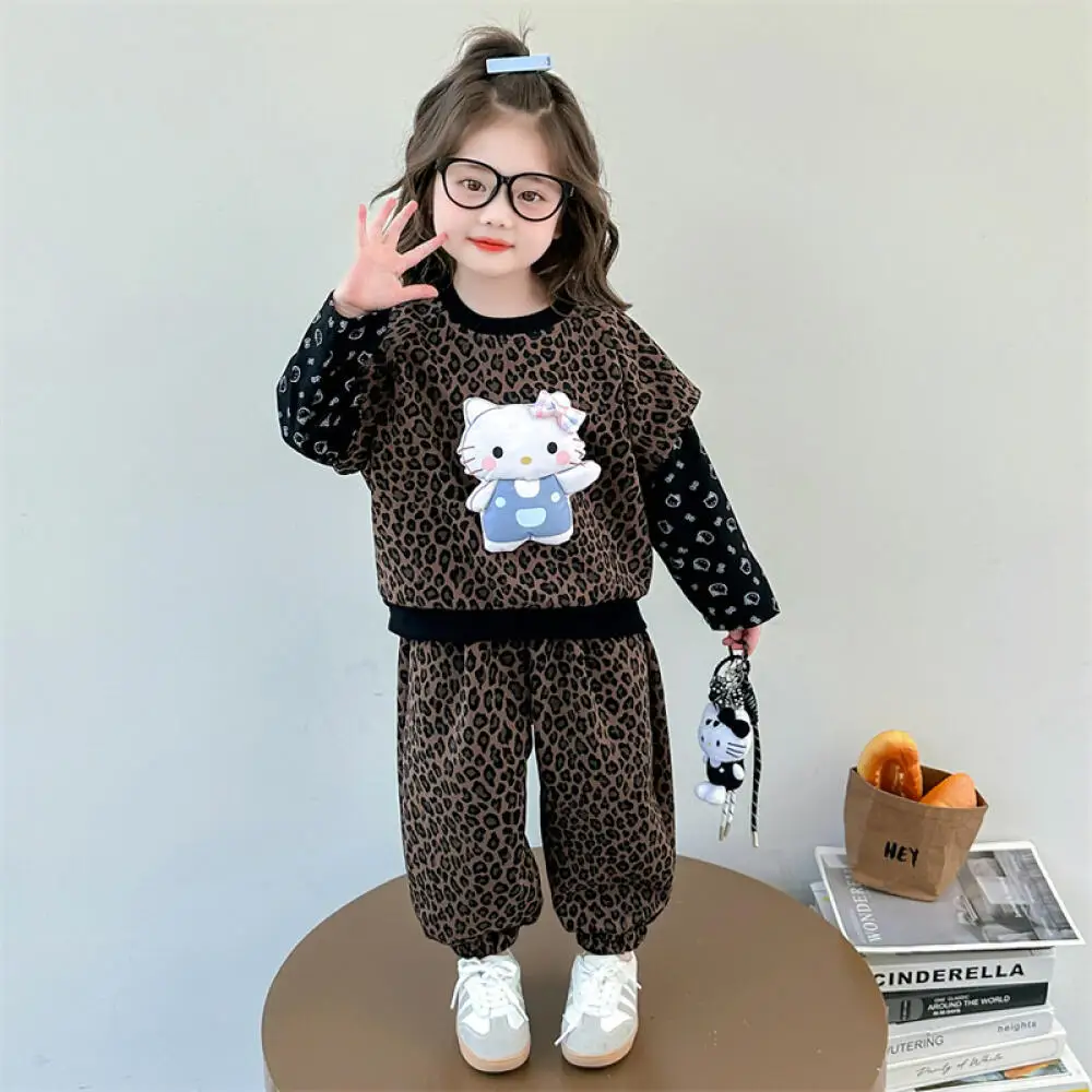 Sanrio Hellokitty Girls Leopard Print Set Spring Autumn New Children's Clothing Fashion Cartoon Sweatshirt Two-Piece Set Gift
Sanrio Hellokitty Girls Leopard Print Set Spring Autumn New Children's Clothing Fashion Cartoon Sweatshirt Two-Piece Set Gift