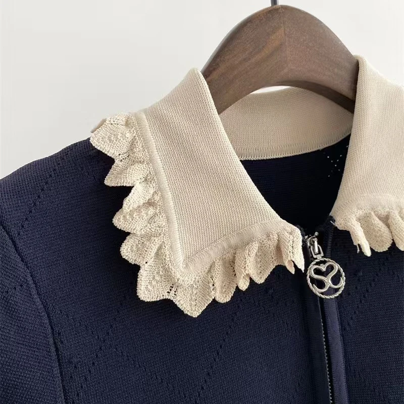 2025 Spring Classic French Color-Blocked Polo Collar Short-Sleeved Slim Knitted Dress
2025 Spring Classic French Color-Blocked Polo Collar Short-Sleeved Slim Knitted Dress