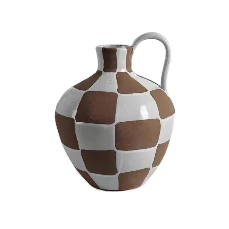 French medieval black coffee binaural ceramic vase living room model room soft hand-painted checkerboard flower jewelry ornament
French medieval black coffee binaural ceramic vase living room model room soft hand-painted checkerboard flower jewelry ornament