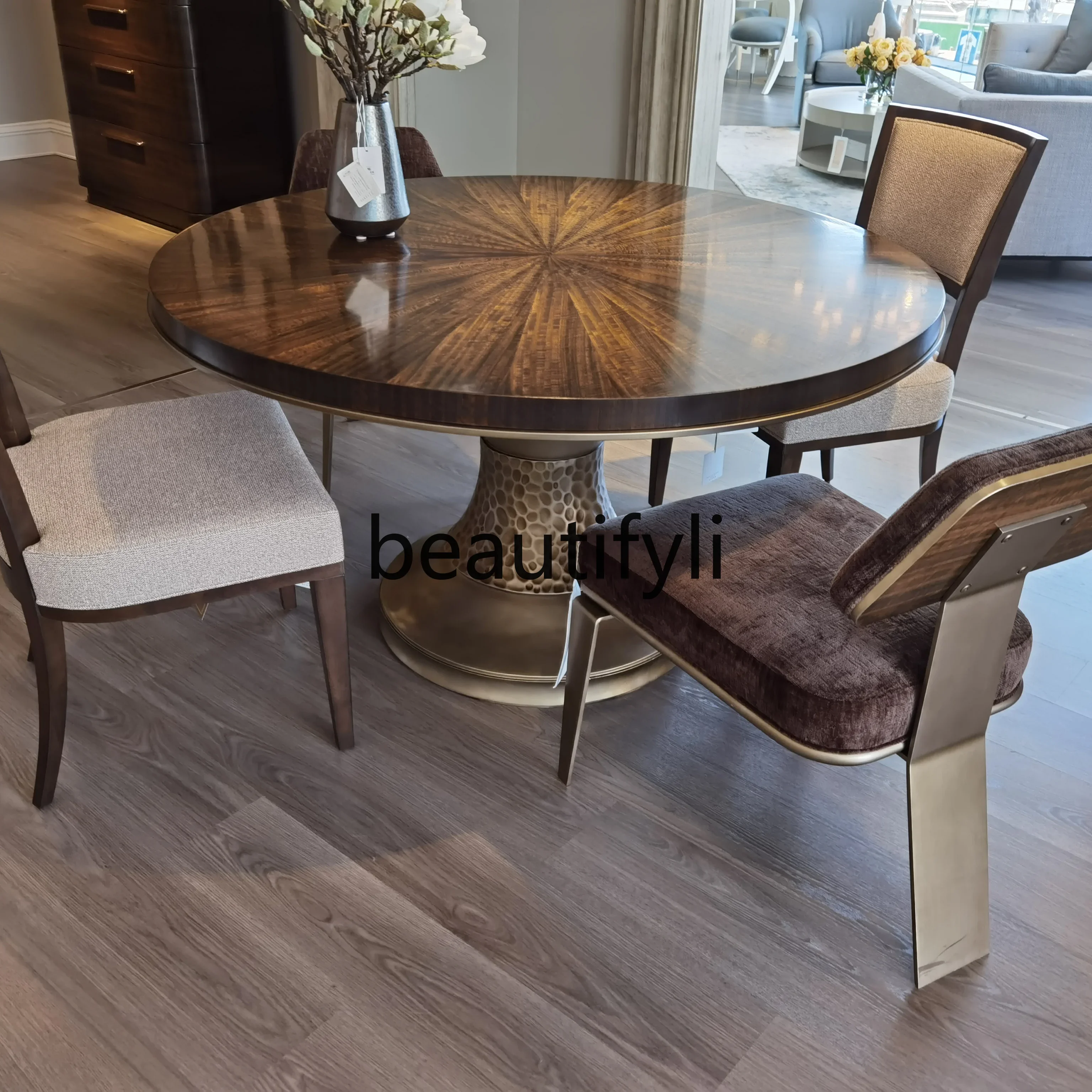 A55 American, sweet, round dining table, American light luxury solid wood dining table, metal leg solid wood parquet dining tabl
A55 American, sweet, round dining table, American light luxury solid wood dining table, metal leg solid wood parquet dining tabl