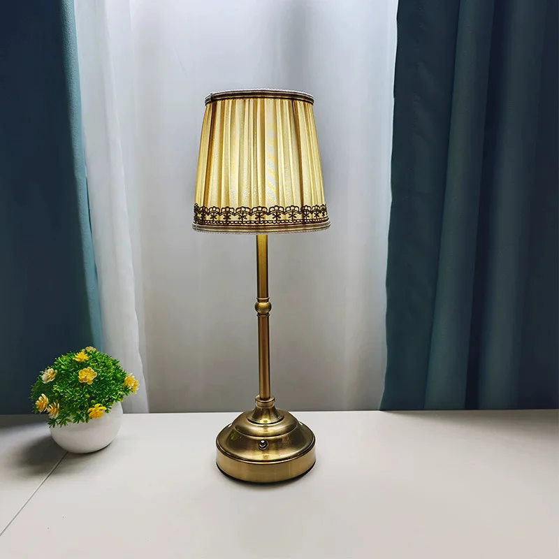 Modern simple charging cloth cover table lamp table lamp dining table atmosphere American bedroom bedside lamp night light
Modern simple charging cloth cover table lamp table lamp dining table atmosphere American bedroom bedside lamp night light