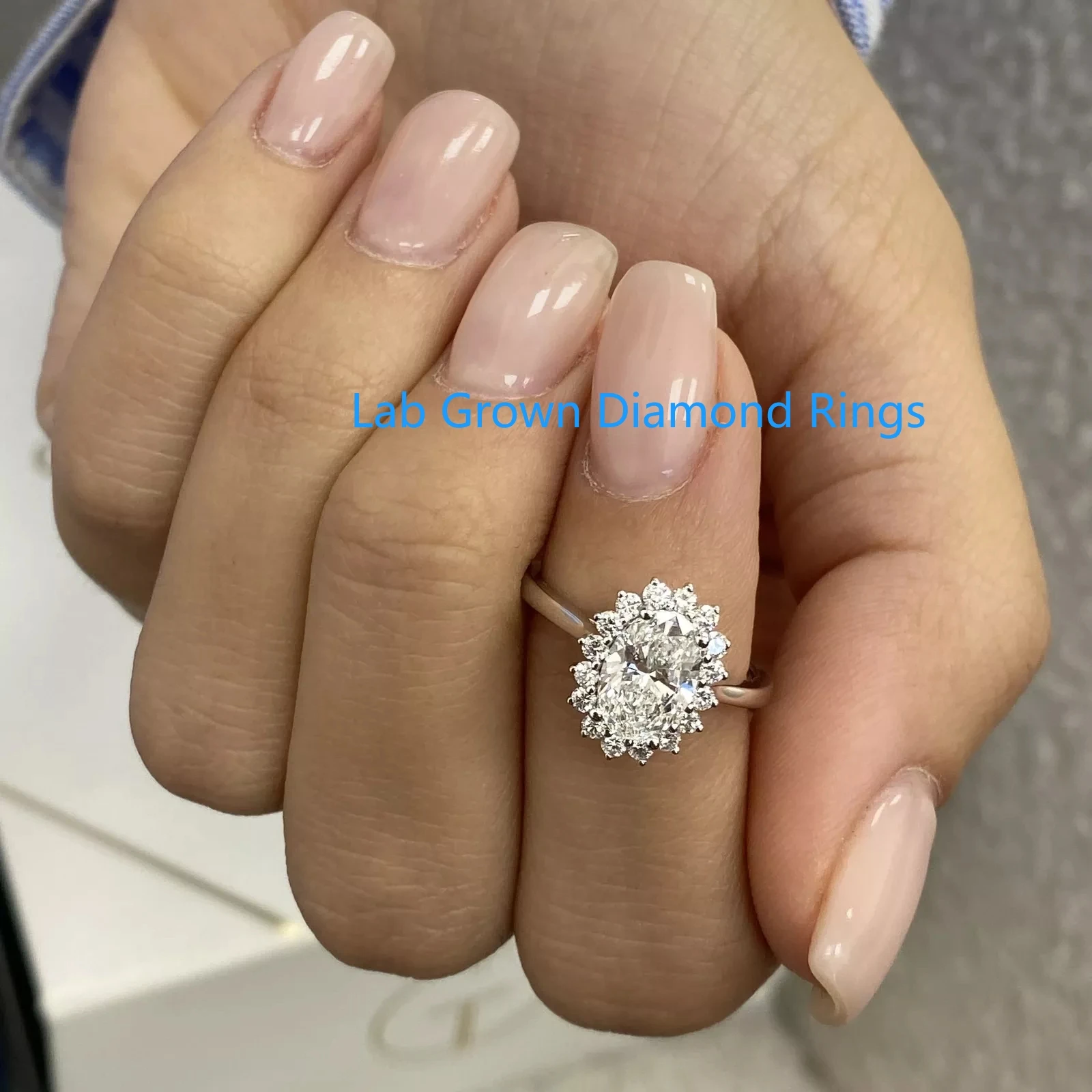 Oval Shape IGI Lab Grown Diamond Halo Ring 3ct Main Stone DEF VS-VVS 14K White Gold Wedding Ring For Women High Quality Jewelry
Oval Shape IGI Lab Grown Diamond Halo Ring 3ct Main Stone DEF VS-VVS 14K White Gold Wedding Ring For Women High Quality Jewelry
