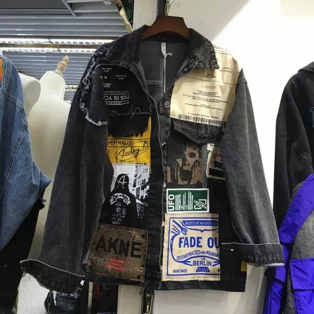 Vintage Full Sleeve Appliques Newspaper Pattern Loose Chic Black Denim Jacket Leisure Trend Coat 2023 Spring New Y630 
Vintage Full Sleeve Appliques Newspaper Pattern Loose Chic Black Denim Jacket Leisure Trend Coat 2023 Spring New Y630