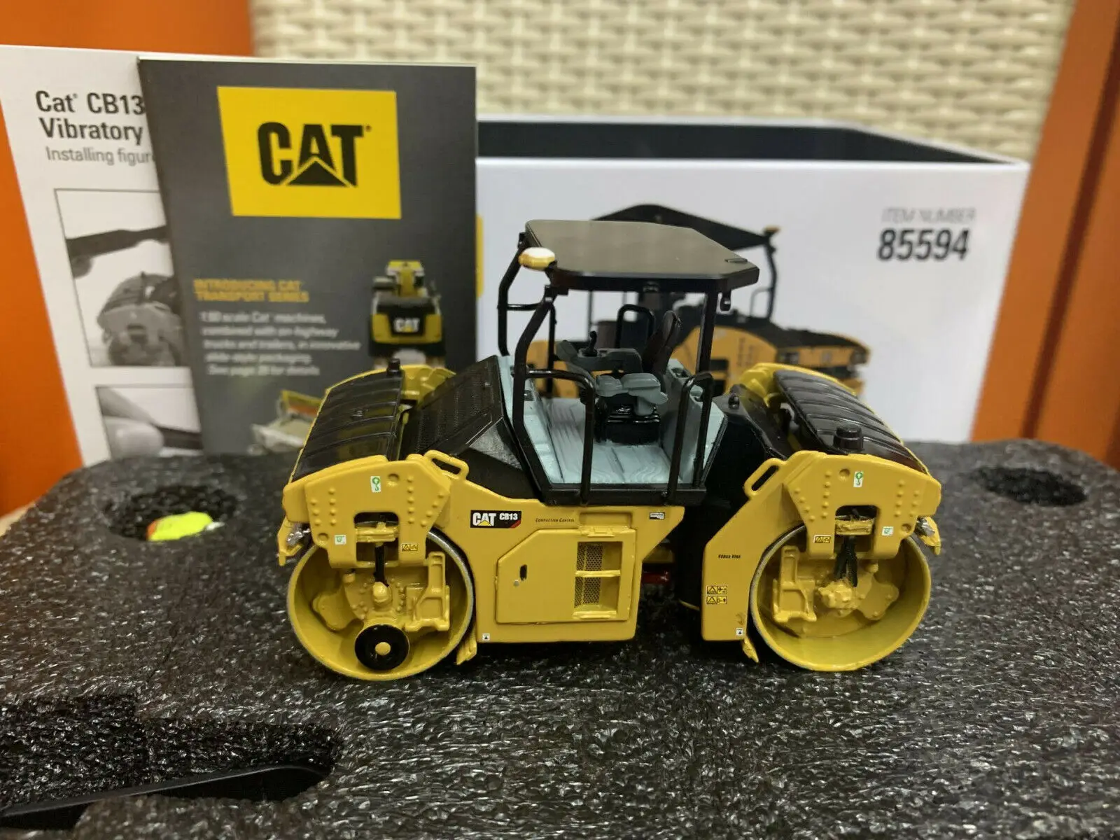 1/50 Scale Alloy Toy Engineering Model DieCast Roller - Excavator Boy's Birthday Gift Scene Decoration DM-85594
1/50 Scale Alloy Toy Engineering Model DieCast Roller - Excavator Boy's Birthday Gift Scene Decoration DM-85594