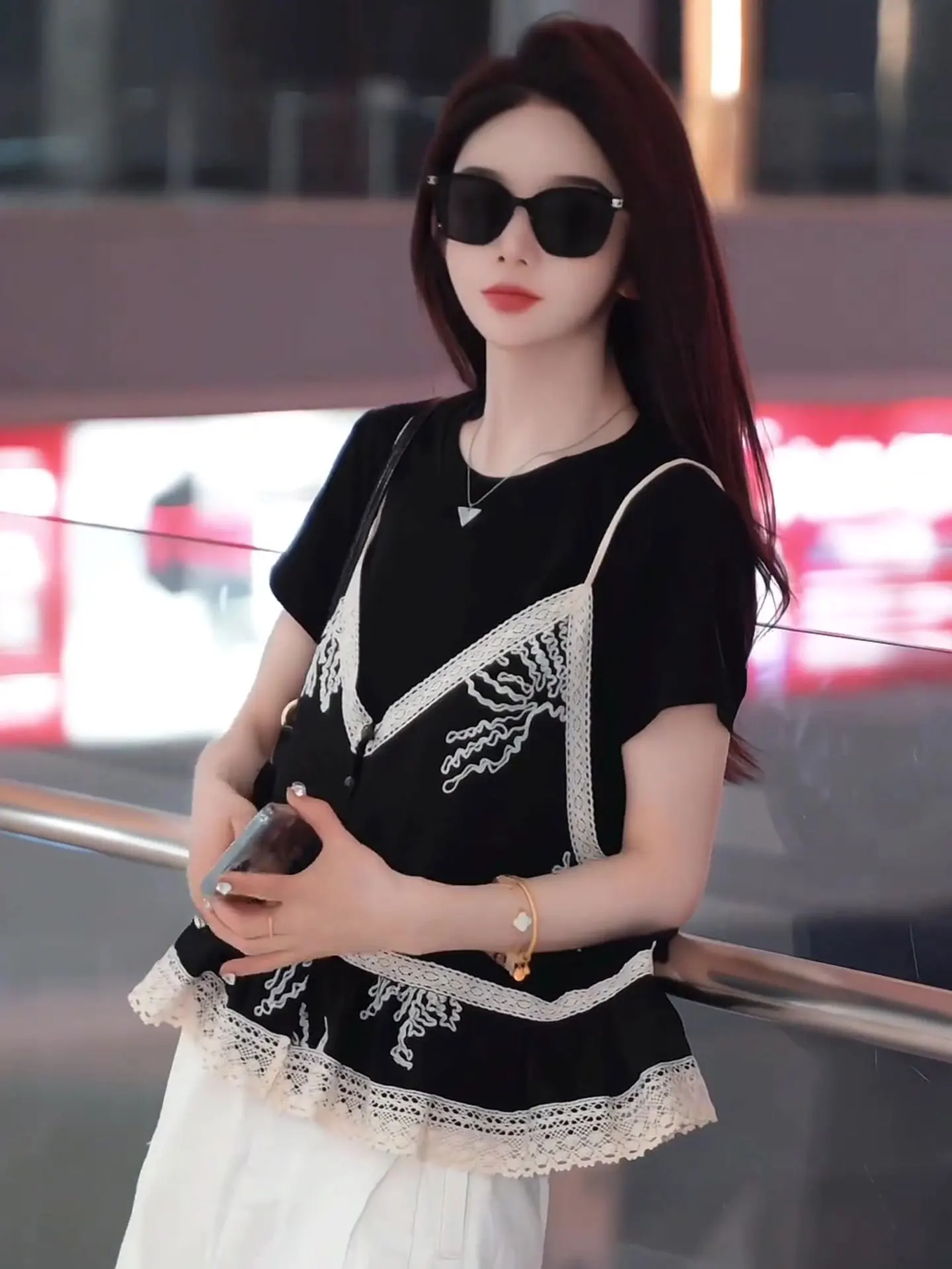 Ele Color Blo Sweet Sle Overhead Fake Two-Piece Top Women's Faionable oulder T-irt Summer 2026 Korean Version S...
Ele Color Blo Sweet Sle Overhead Fake Two-Piece Top Women's Faionable oulder T-irt Summer 2026 Korean Version S...