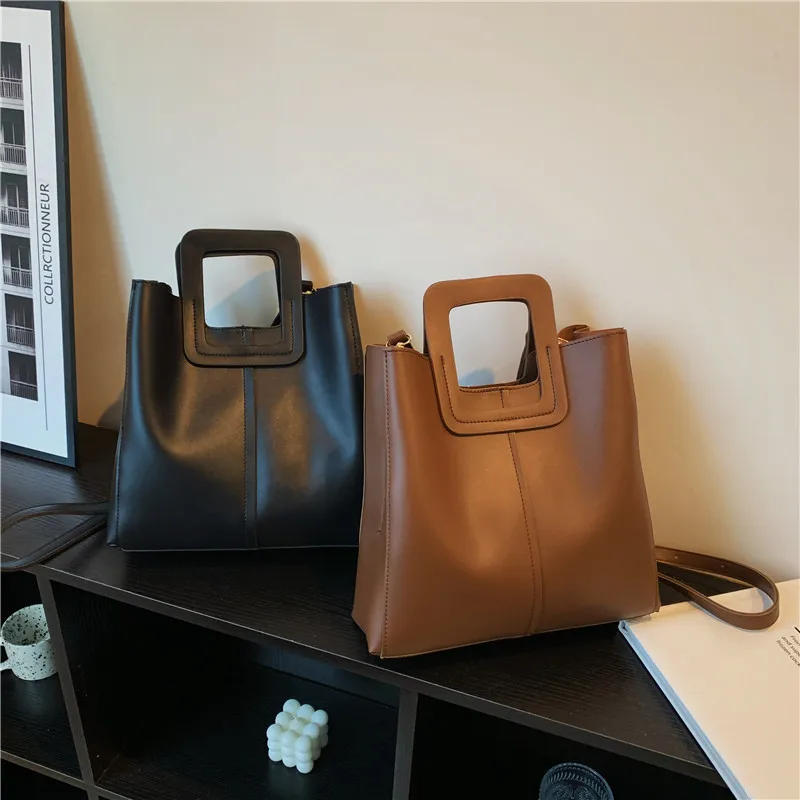 2024 New Cute Fashion Women Shoulder Bags Tote Crossbody PU Leather High Capacity Daily Bucket Multi-function Leisure Big Pocket
2024 New Cute Fashion Women Shoulder Bags Tote Crossbody PU Leather High Capacity Daily Bucket Multi-function Leisure Big Pocket