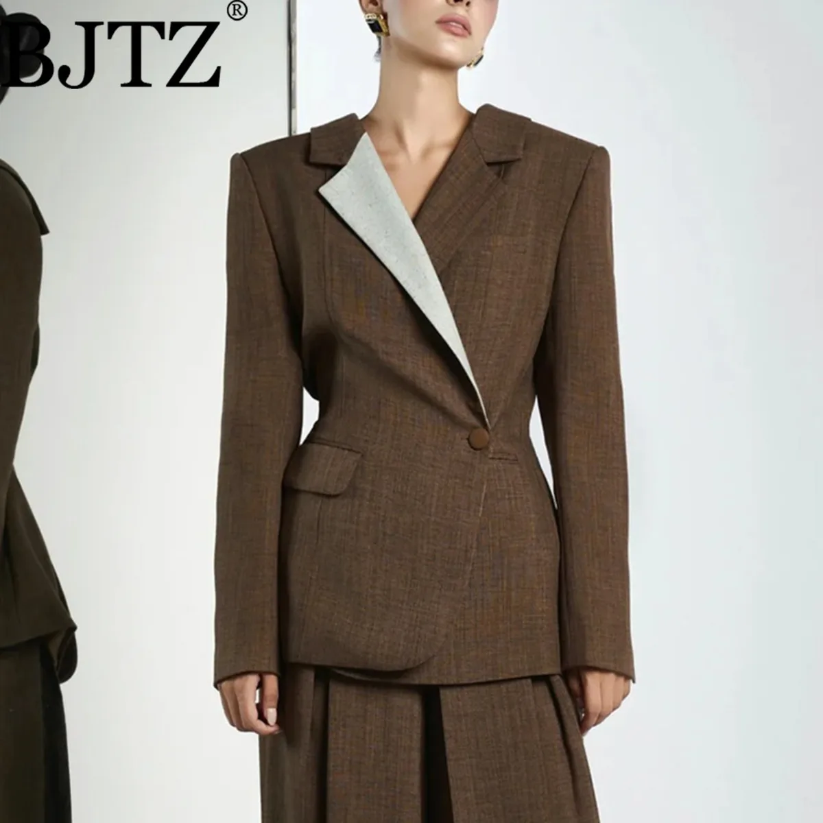 BJTZ 2025 осенний новый модный приталенный дизайн с цветными блоками, пиджак для женщин, темпераментный тренд, новая верхняя одежда 
BJTZ 2025 осенний новый модный приталенный дизайн с цветными блоками, пиджак для женщин, темпераментный тренд, новая верхняя одежда