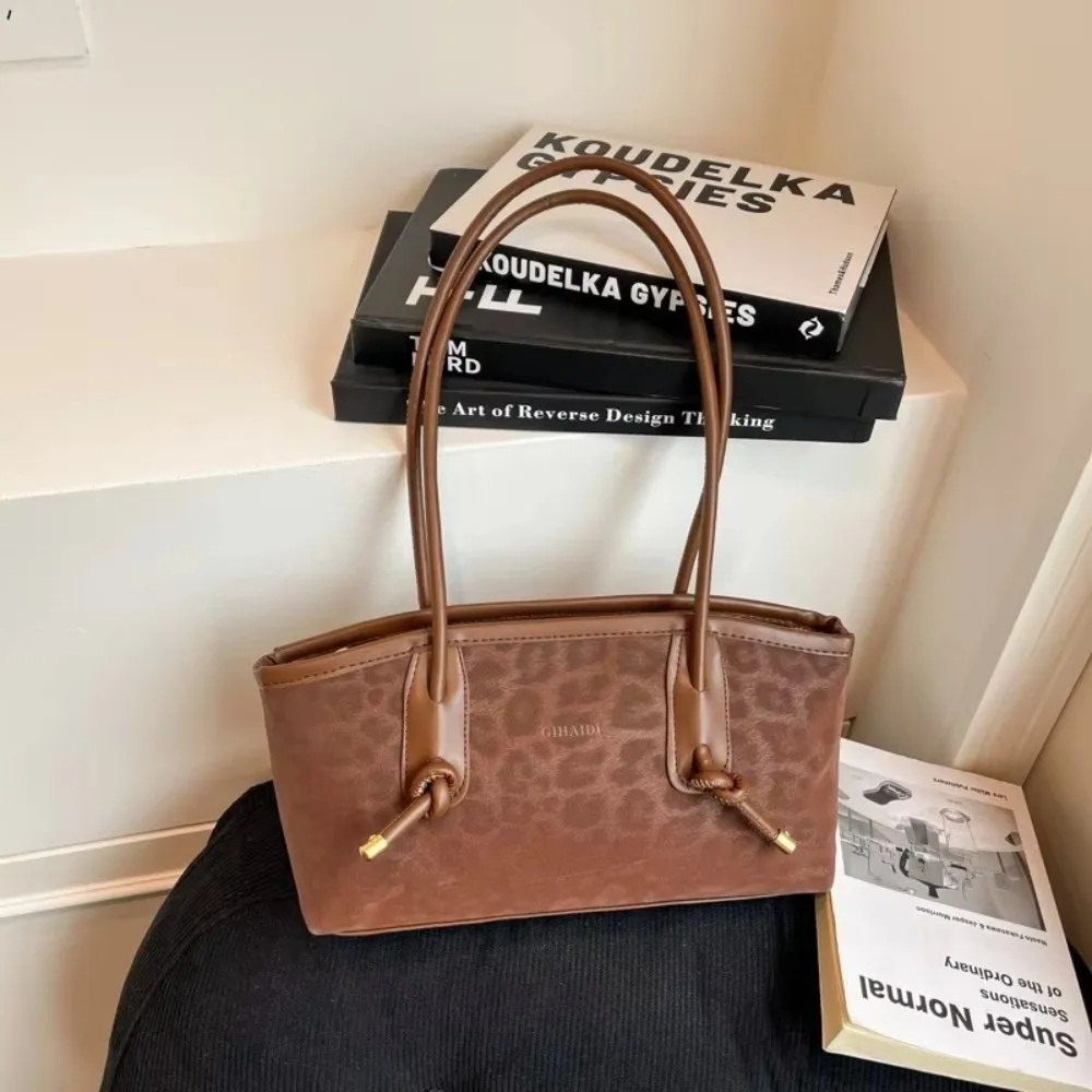 Casual Large Capacity Shoulder Bag Letter Embossed Zipper Women Handbag Tote Bag
Casual Large Capacity Shoulder Bag Letter Embossed Zipper Women Handbag Tote Bag