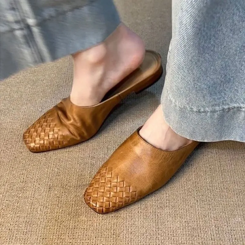 New Women Shoes Retro Luxury Genuine Leather Mueller Slippers for Woman Comfor Vacation Casual Shoe Designer Shoes Zapatos Mujer
New Women Shoes Retro Luxury Genuine Leather Mueller Slippers for Woman Comfor Vacation Casual Shoe Designer Shoes Zapatos Mujer