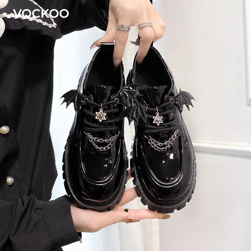 Туфли Vockoo Velvet Punk, осенние, новые, в стиле готики, с эффектом «волшебных крыльев», женские, на толстой водонепроницаемой подошве
Туфли Vockoo Velvet Punk, осенние, новые, в стиле готики, с эффектом «волшебных крыльев», женские, на толстой водонепроницаемой подошве