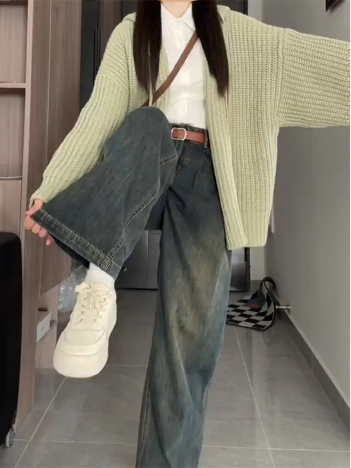 High Waist Wide Leg Loose Fit Straight Cut Jeans for Pear Shaped plus Size Women Vintage Cement Grey Spring New Style
High Waist Wide Leg Loose Fit Straight Cut Jeans for Pear Shaped plus Size Women Vintage Cement Grey Spring New Style