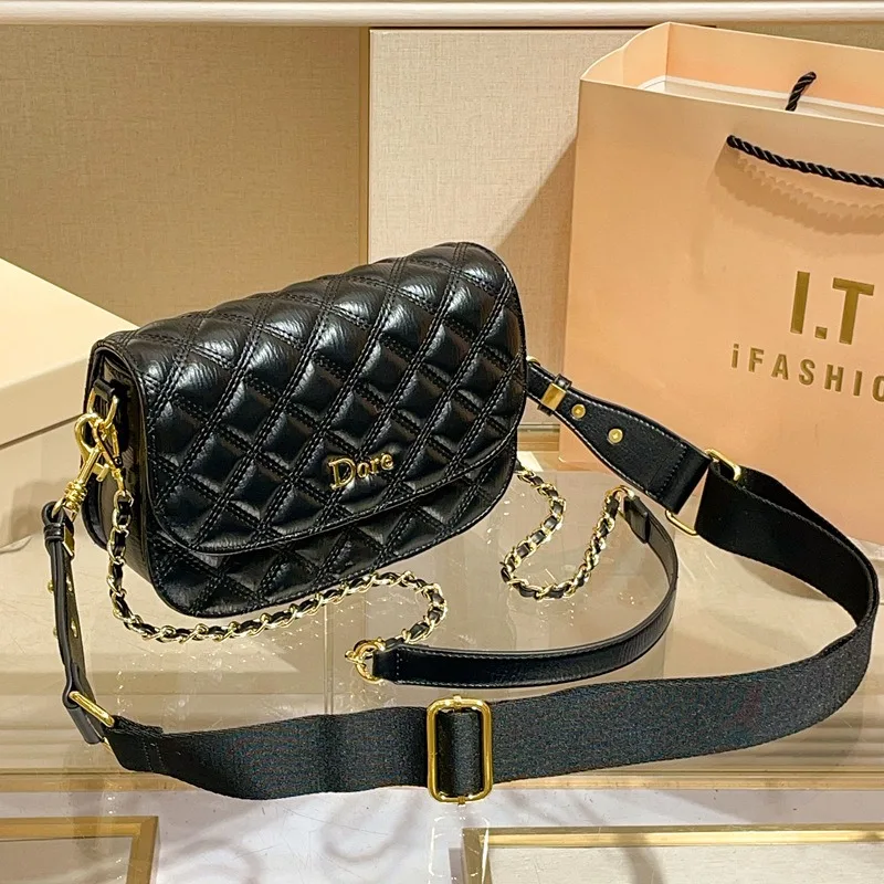D letter chain bag 2024 spring and summer new Xiaoxiangfeng wide shoulder strap bag women's fashion texture versatile messenger
D letter chain bag 2024 spring and summer new Xiaoxiangfeng wide shoulder strap bag women's fashion texture versatile messenger