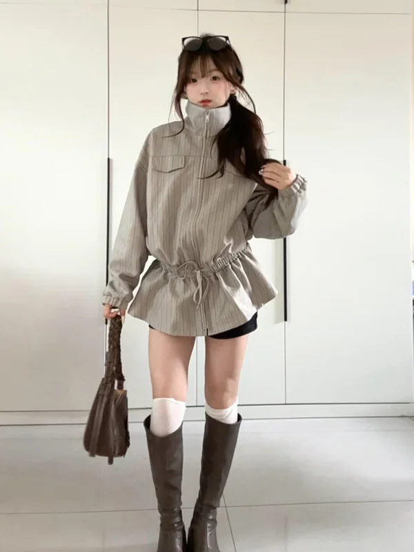 Elegant Fashionable Striped Long Sleeve Zipper Jacket Women's Casual Style Slimming Flip Collar Top for Autumn Season
Elegant Fashionable Striped Long Sleeve Zipper Jacket Women's Casual Style Slimming Flip Collar Top for Autumn Season
