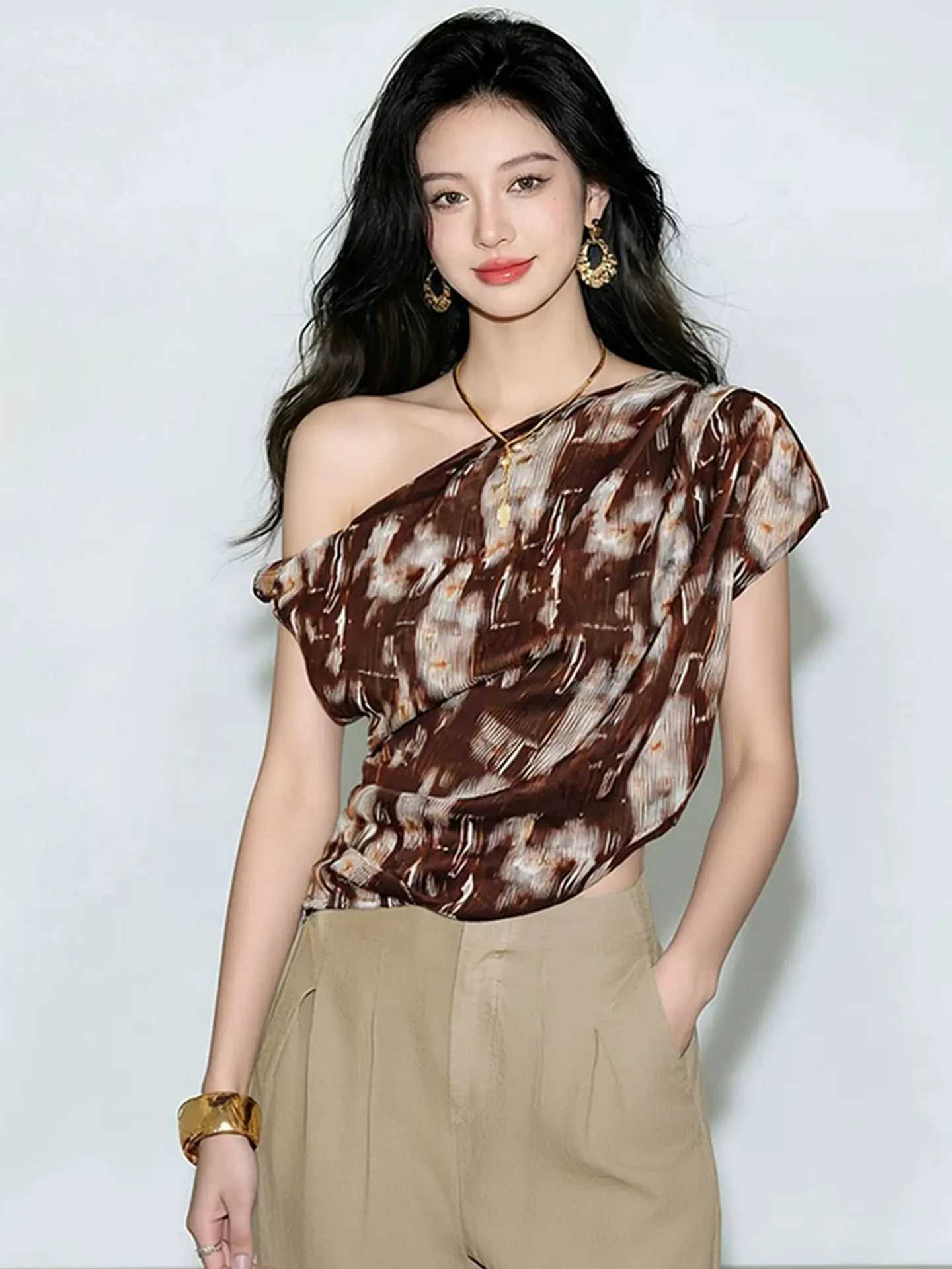 Fashionable Asymmetrical Design Color Block Shoulder Bared Short Sleeve T Shirt Elegant Summer Commute Style Korean Fit Women...
Fashionable Asymmetrical Design Color Block Shoulder Bared Short Sleeve T Shirt Elegant Summer Commute Style Korean Fit Women...