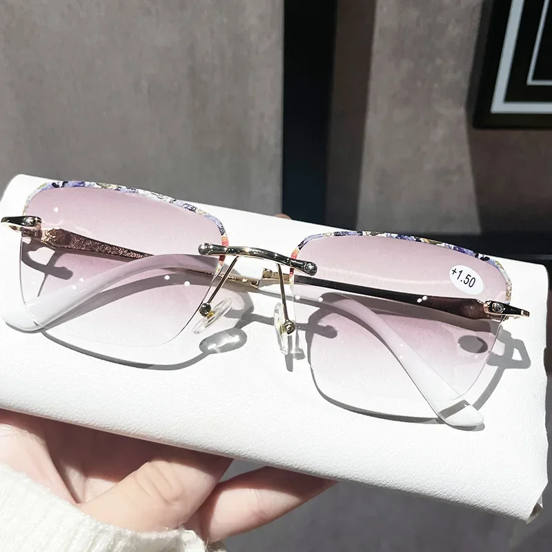 +2.5 +3.0 New Printing Presbyopia Glasses Gray Lens Metal Frame Women's 3D Lace HD Thickened PC Sun Reading Glasses
+2.5 +3.0 New Printing Presbyopia Glasses Gray Lens Metal Frame Women's 3D Lace HD Thickened PC Sun Reading Glasses