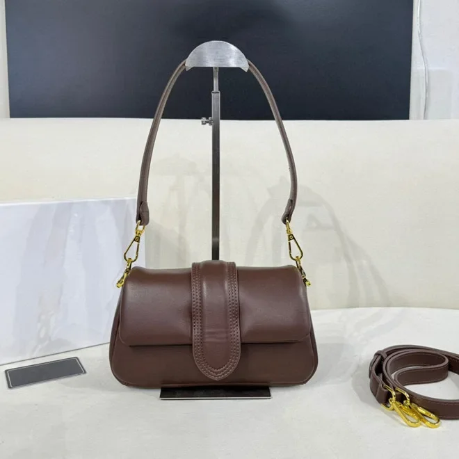 High-Quality Leather Crossbody-Bag By Luxury Brand, Women Messenger Bag Designed By Famous Designer Elegant
High-Quality Leather Crossbody-Bag By Luxury Brand, Women Messenger Bag Designed By Famous Designer Elegant