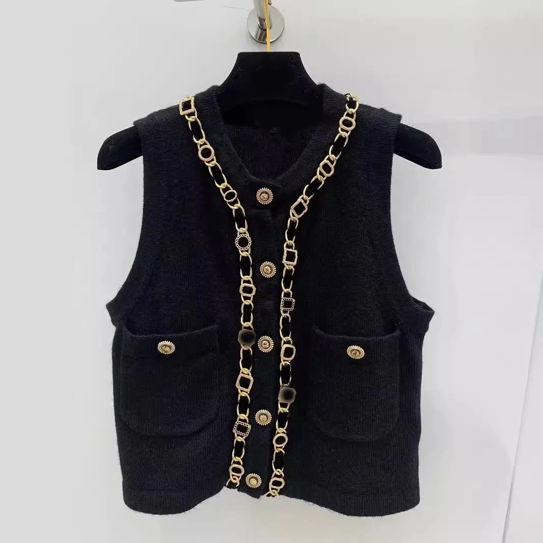 24 new knitted wool vest Cardigan heavy industry chain design stylish luxury old money style
24 new knitted wool vest Cardigan heavy industry chain design stylish luxury old money style