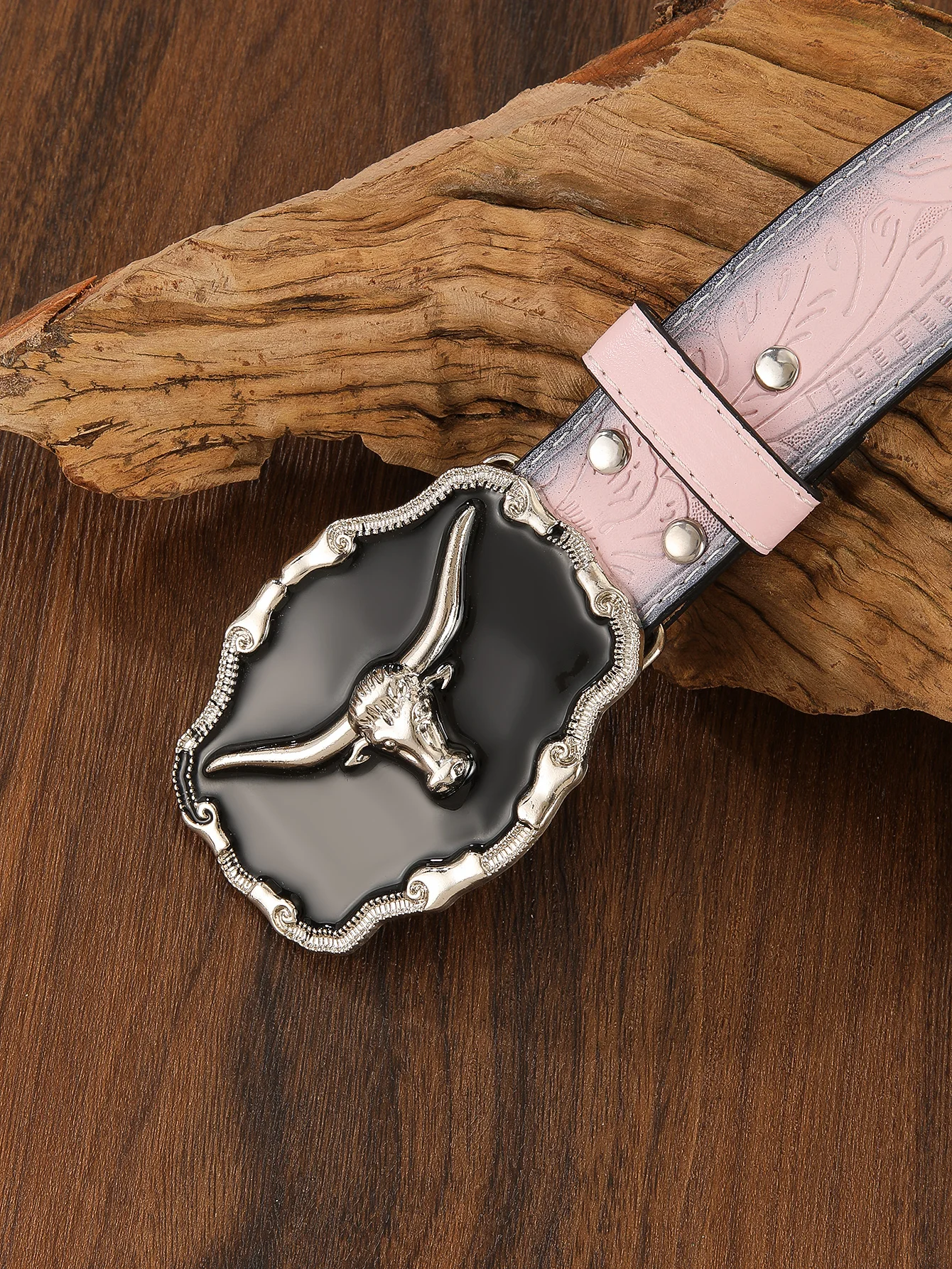 【Дикий Запад】 Джинсовый ремень из натуральной кожи ручной работы с уникальным дизайном медной пряжки и состаренным стилем в стиле ретро
【Дикий Запад】 Джинсовый ремень из натуральной кожи ручной работы с уникальным дизайном медной пряжки и состаренным стилем в стиле ретро