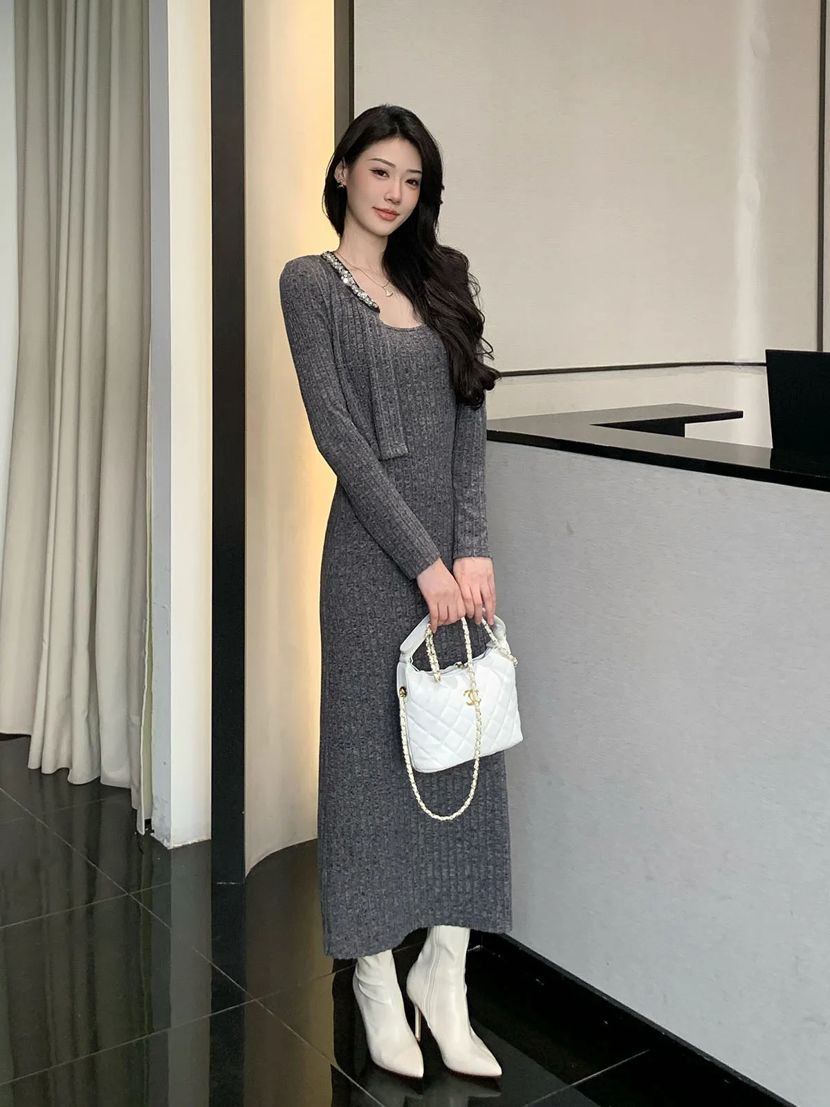 Женский модный комплект JiJinqi: повседневное платье-футболка с V-образным вырезом и длинным рукавом, а также кардиган.
Женский модный комплект JiJinqi: повседневное платье-футболка с V-образным вырезом и длинным рукавом, а также кардиган.